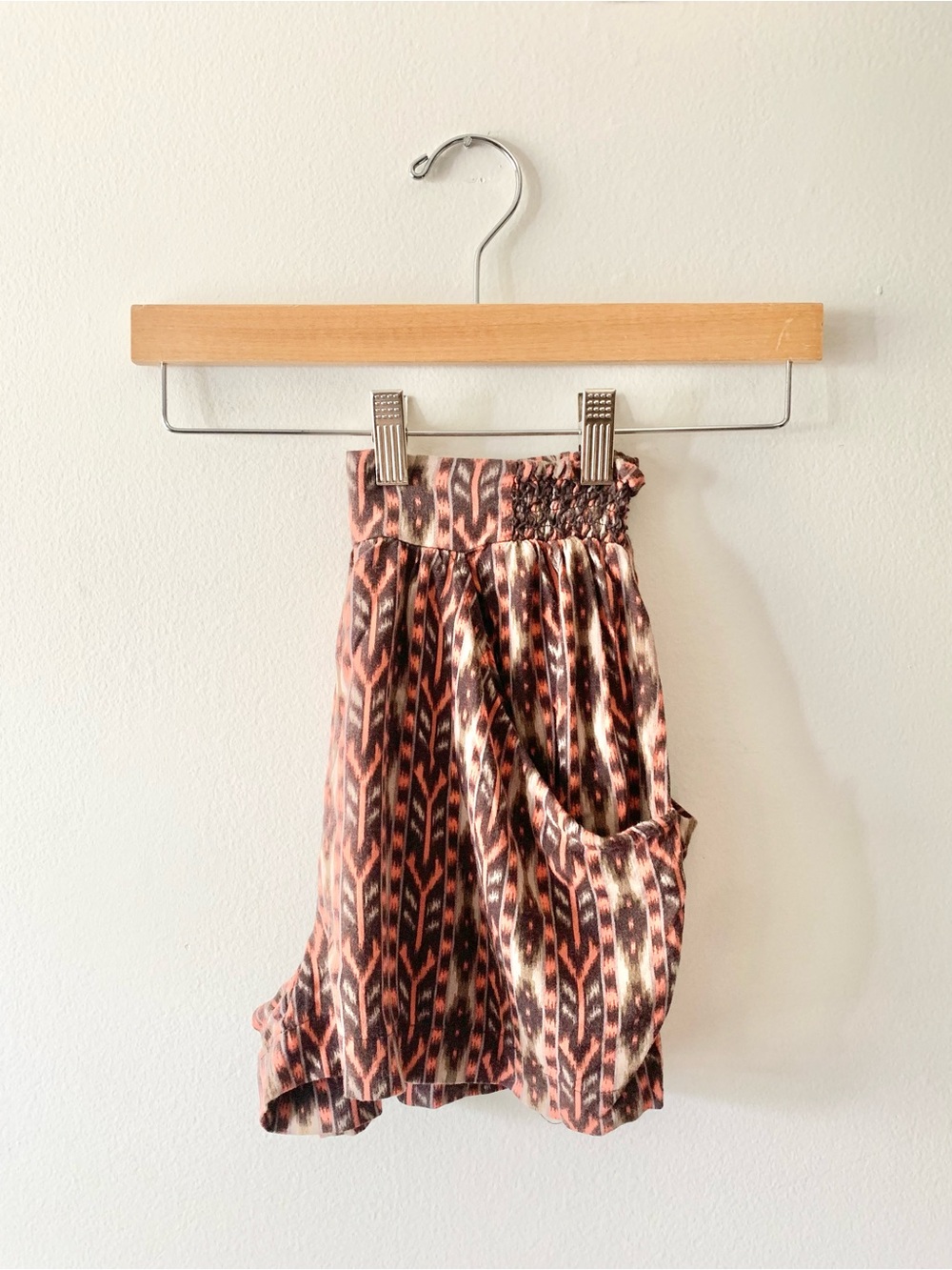NEW Y2K Ecote Elastic Waist Patterned High Waisted Shorts in Brown and Pink